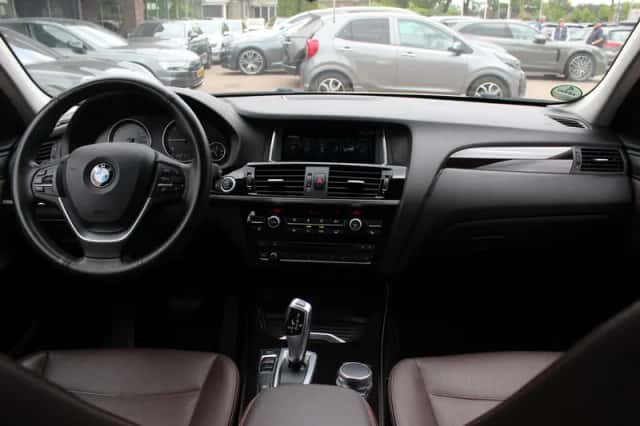 BMW X3 (2017) thumbnail 2