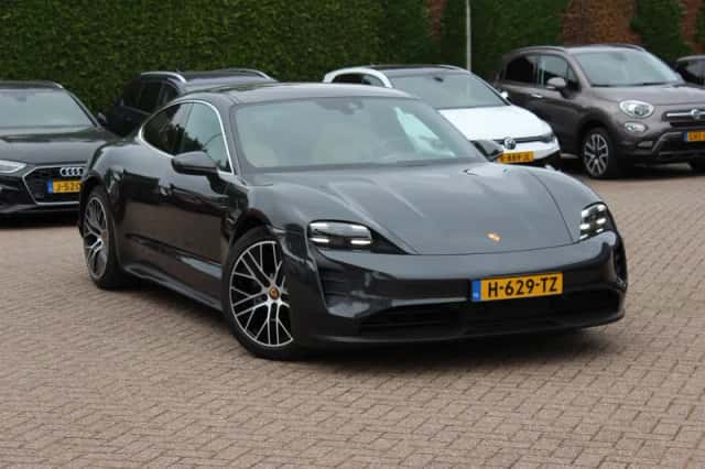 Porsche Taycan (2020) thumbnail 1