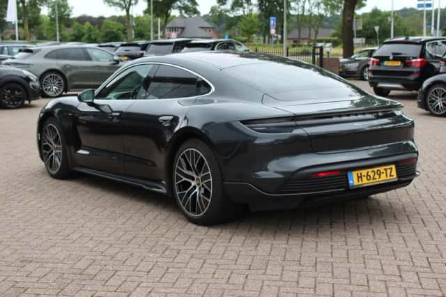 Porsche Taycan (2020) thumbnail 4
