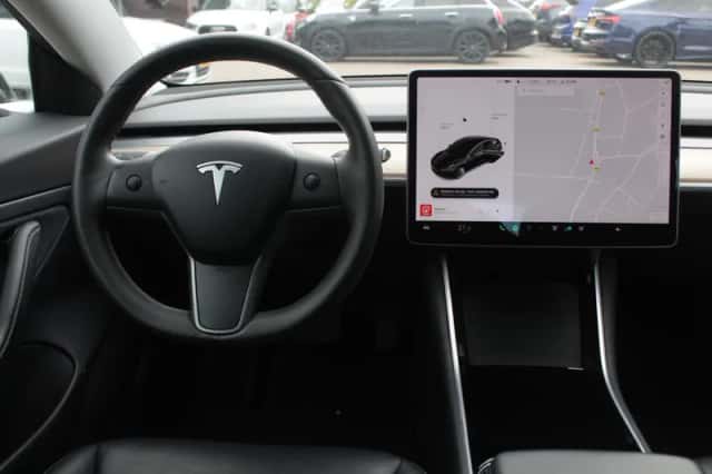 Tesla Model 3 (2019) thumbnail 3