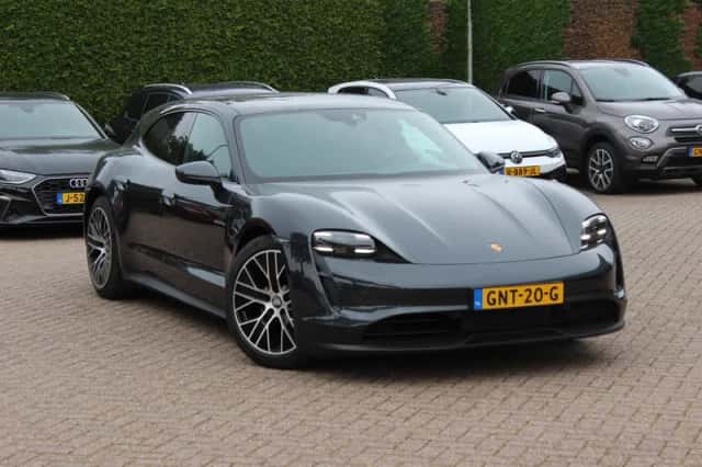 Porsche Taycan (2022) thumbnail 1