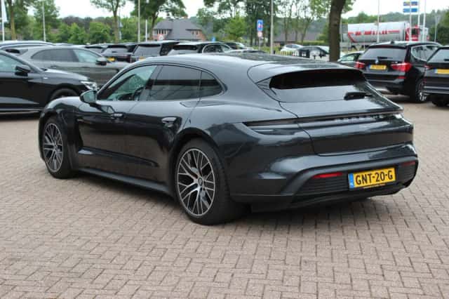 Porsche Taycan (2022) thumbnail 4