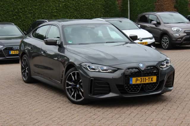 BMW i4 (2022) thumbnail 1