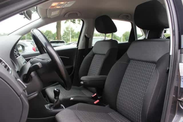 Volkswagen Polo (2015) thumbnail 4