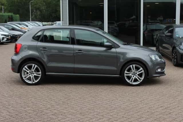 Volkswagen Polo (2015) thumbnail 5
