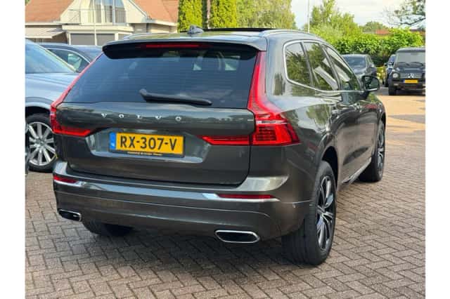Volvo XC60 (2018) thumbnail 2