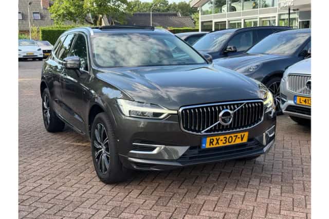 Volvo XC60 (2018) thumbnail 3