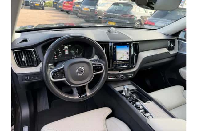 Volvo XC60 (2018) thumbnail 5
