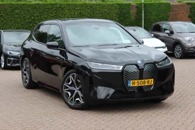 BMW iX (2021) thumbnail 1