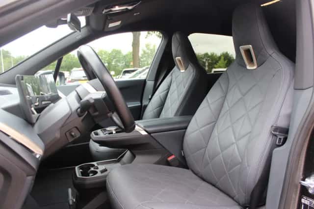 BMW iX (2021) thumbnail 5