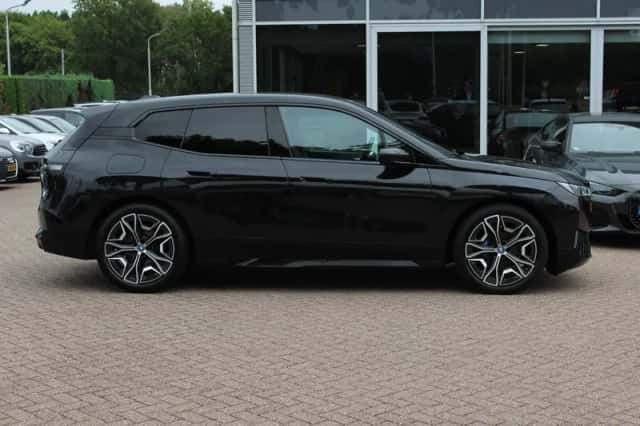 BMW iX (2021) thumbnail 6
