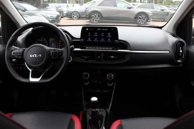 Kia Picanto (2024) thumbnail 2