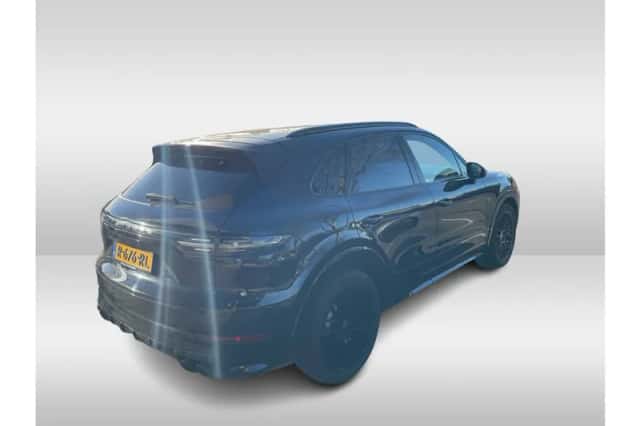 Porsche Cayenne (2020) thumbnail 2