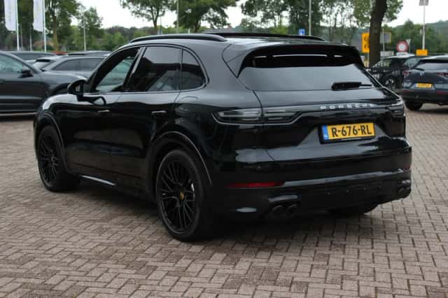 Porsche Cayenne (2020) thumbnail 3
