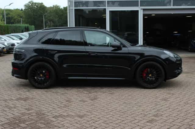 Porsche Cayenne (2020) thumbnail 5