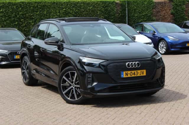 Audi Q4 (2021) thumbnail 1