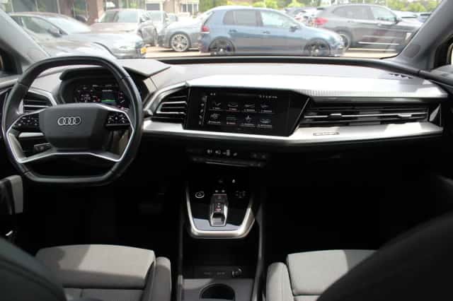 Audi Q4 (2021) thumbnail 3