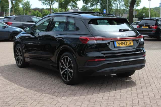 Audi Q4 (2021) thumbnail 4