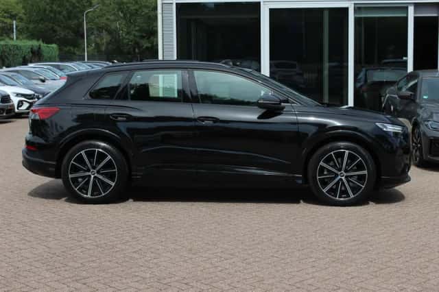 Audi Q4 (2021) thumbnail 6