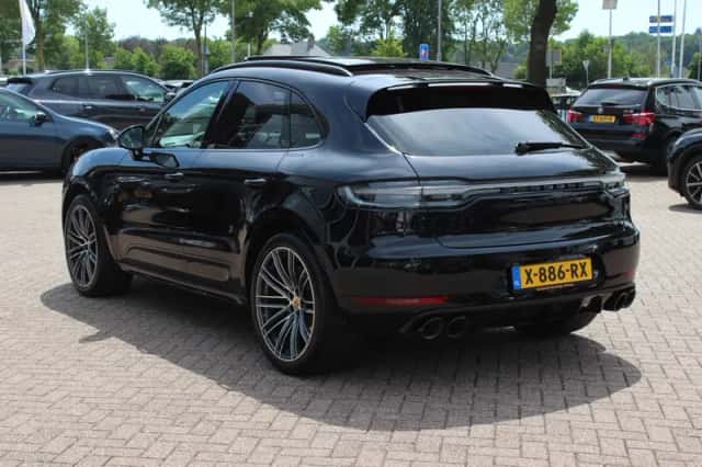 Porsche Macan (2020) thumbnail 3