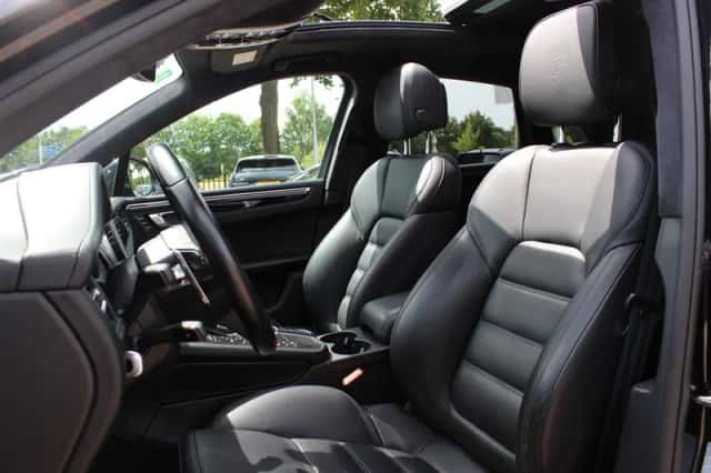 Porsche Macan (2020) thumbnail 4