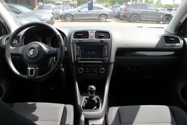 Volkswagen Golf (2009) thumbnail 2