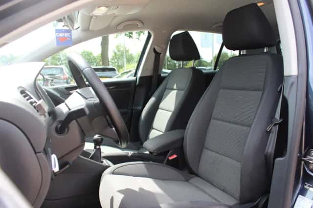 Volkswagen Golf (2009) thumbnail 4