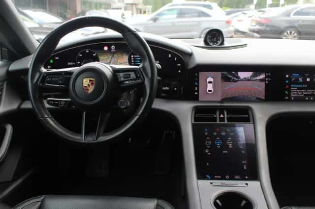 Porsche Taycan (2022) thumbnail 5