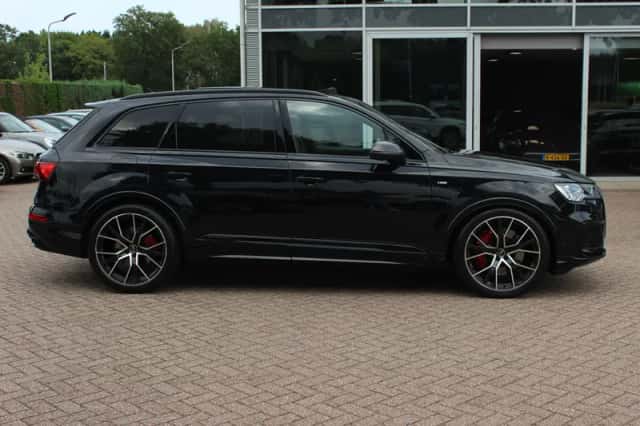 Audi Q7 (2021) thumbnail 6