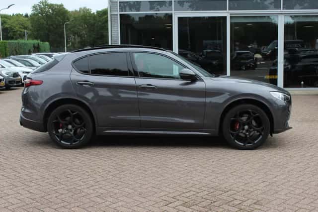 Alfa Romeo Stelvio (2019) thumbnail 5