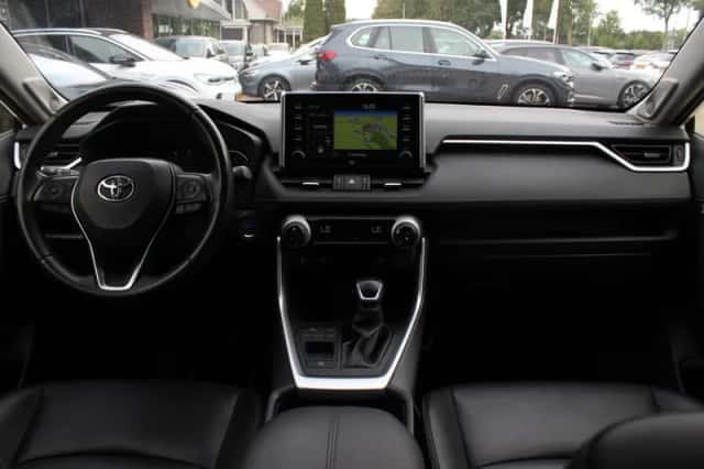 Toyota RAV4 (2019) thumbnail 2