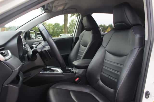 Toyota RAV4 (2019) thumbnail 4
