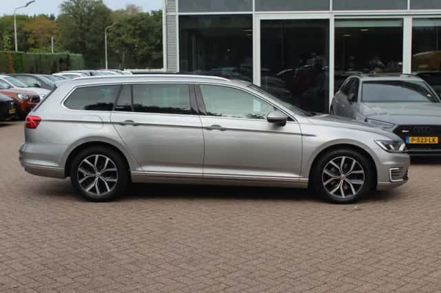 Volkswagen Passat (2015) thumbnail 5