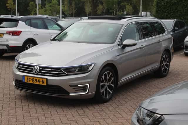 Volkswagen Passat (2015) thumbnail 6
