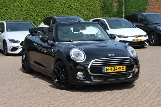 MINI Cabrio (2017) thumbnail 1