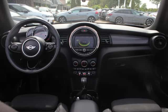 MINI Cabrio (2017) thumbnail 2