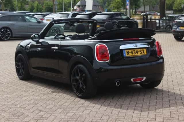 MINI Cabrio (2017) thumbnail 3