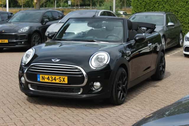MINI Cabrio (2017) thumbnail 5