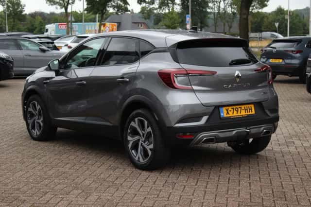 Renault Captur (2023) thumbnail 3