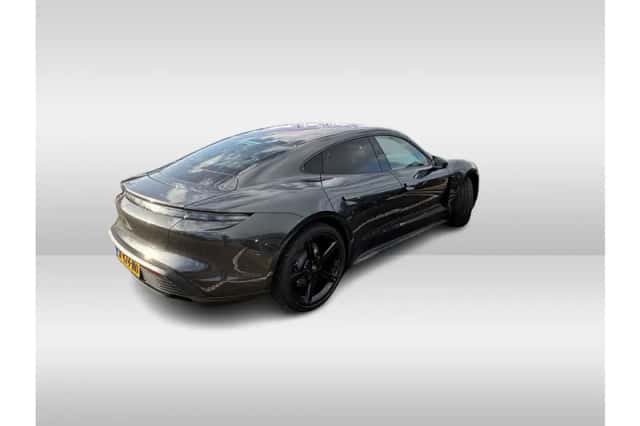 Porsche Taycan (2021) thumbnail 3