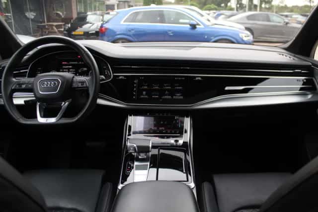 Audi Q8 (2021) thumbnail 2