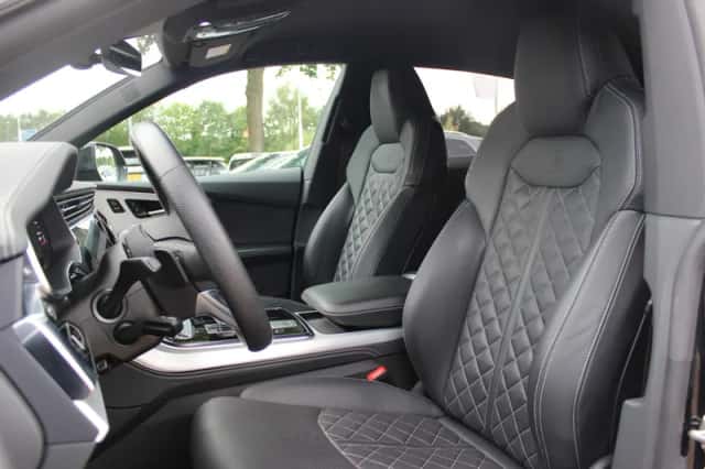 Audi Q8 (2021) thumbnail 4