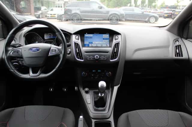 Ford Focus (2018) thumbnail 2