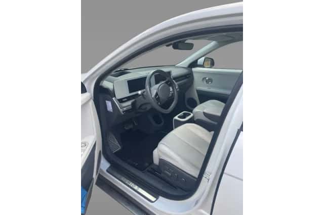 Hyundai Ioniq (2022) thumbnail 3
