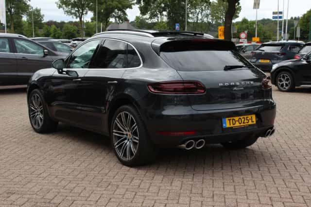 Porsche Macan (2018) thumbnail 3