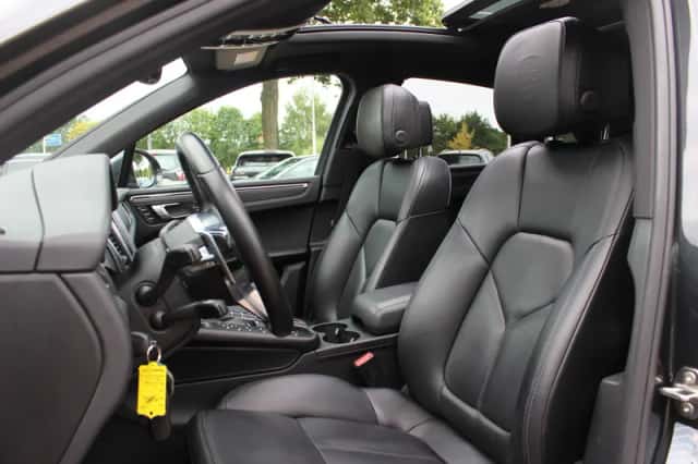 Porsche Macan (2018) thumbnail 4