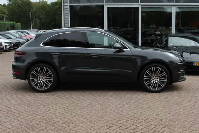 Porsche Macan (2018) thumbnail 5