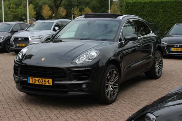 Porsche Macan (2018) thumbnail 6