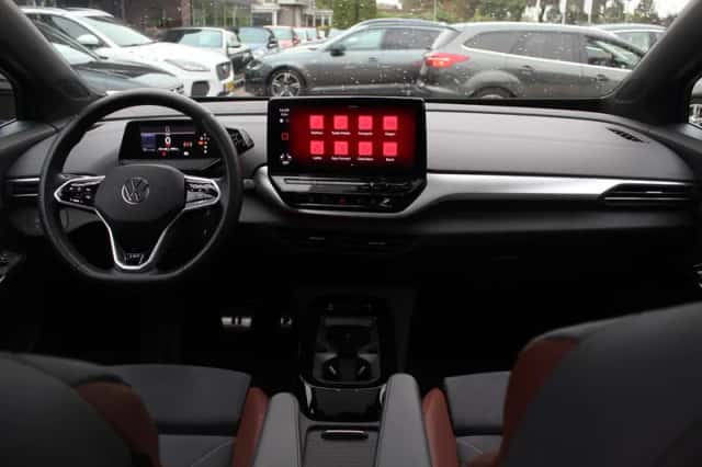 Volkswagen ID.4 (2020) thumbnail 3