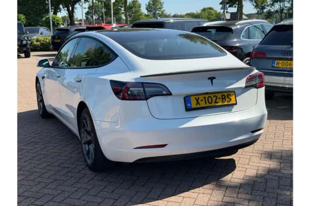 Tesla Model 3 (2021) thumbnail 5